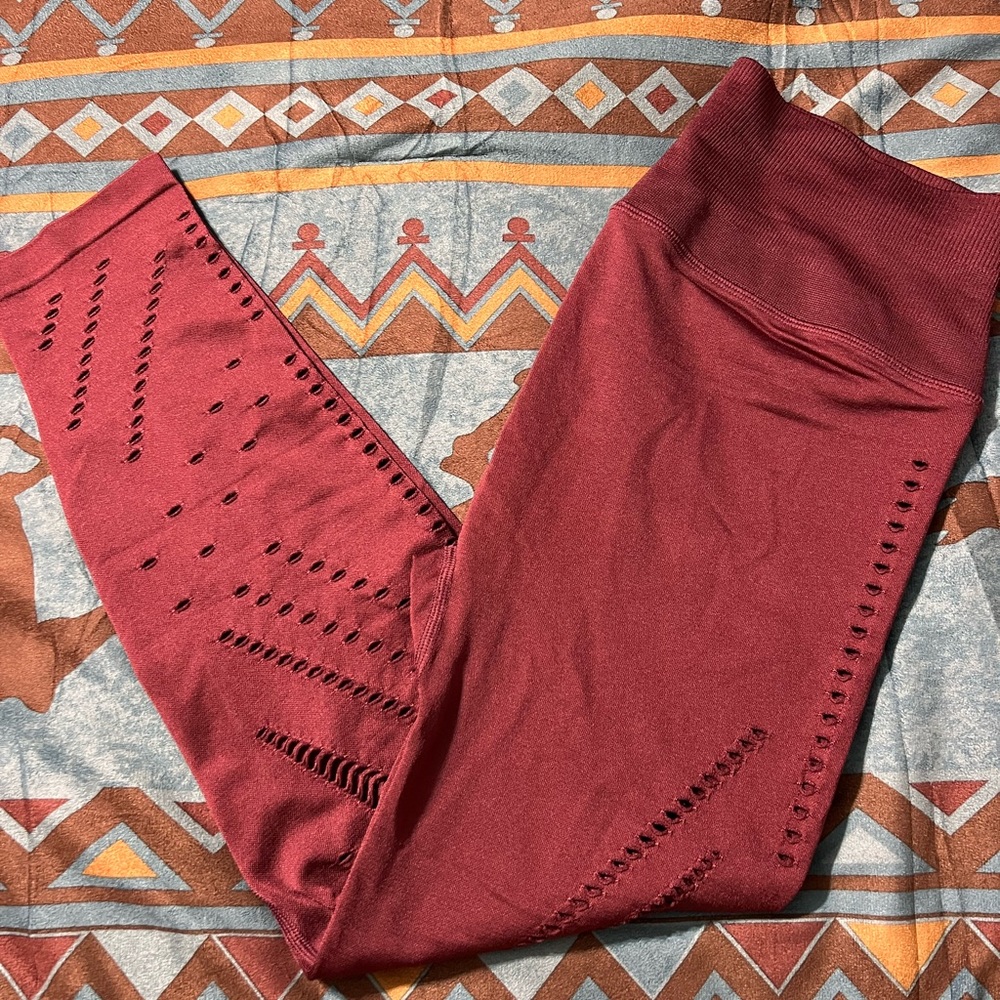 Victoria Sport Maroon Leggings